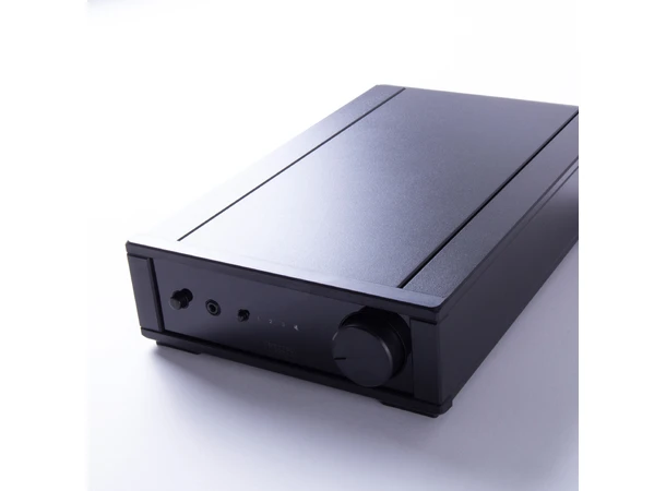 Rega io, forsterker 2x30 watt, MM-RIAA, hodetelefon 