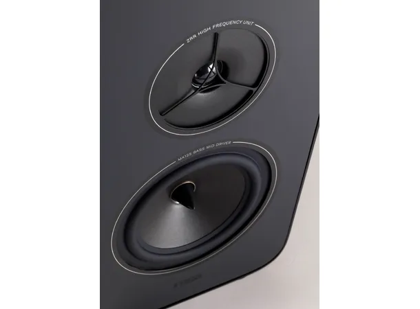 Rega Kyte, sort, pris pr par 2-veis kompakthøyttaler for hylle/stativ 