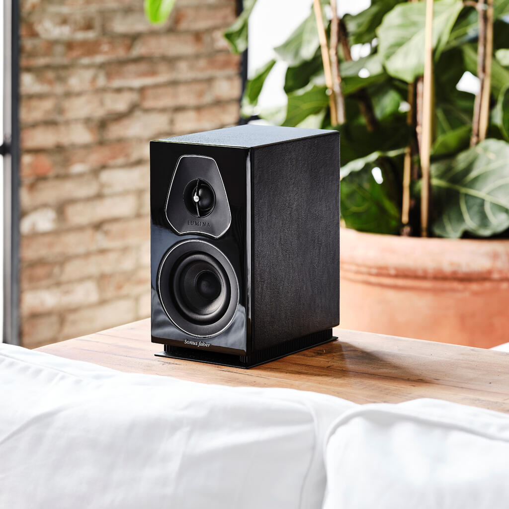Sonus Faber Lumina I, sort piano 2-veis høyttaler, plassering benk