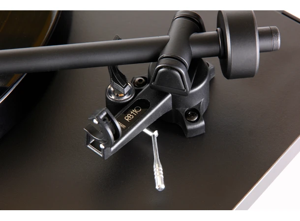 Rega Planar 1, Carbon, Black RB110 arm, EBLT drivrem 