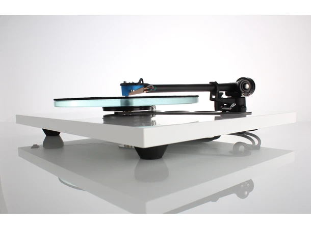 Rega Planar 3, Exact pickup, hvit Glasstallerken, RB330 arm, EBLT drivrem 