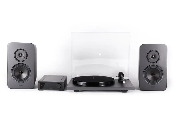 Rega System One, komplett stereoanlegg Rega io, Planar 1 og Kyte høyttalere 