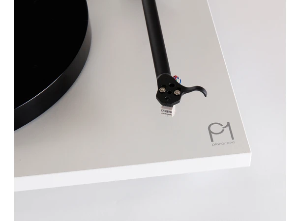 Rega Planar 1, Carbon, hvit RB110 arm, EBLT drivrem 