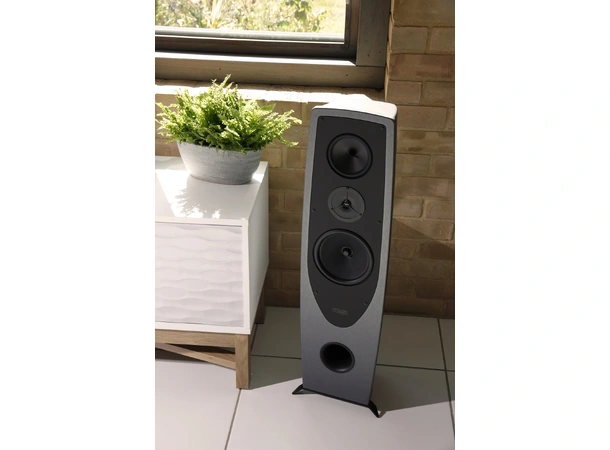 Rega AYA Gulvhøyttaler, pris pr par 2.5-veis gulvhøyttaler 