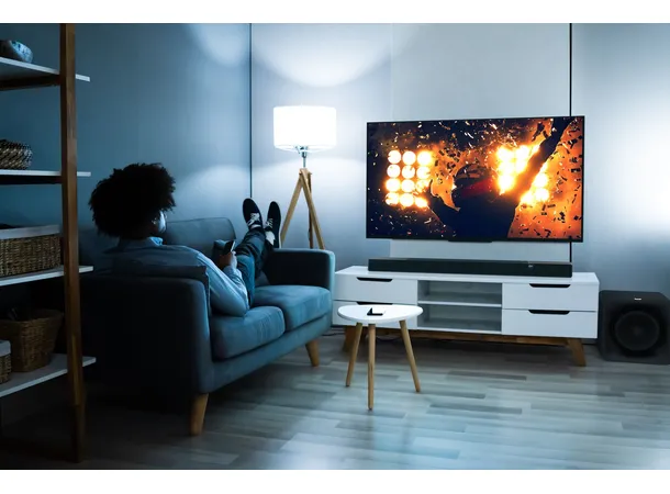 Klipsch Flexus Core 200 med sub og surr Lydplanke 10" subwoofer og bakhøyttalere 