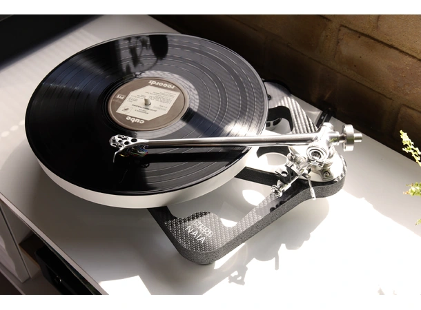 Rega Naia, Aphelion 2 MC-pickup, Black RB titanium tonearm, ekstern PSU 