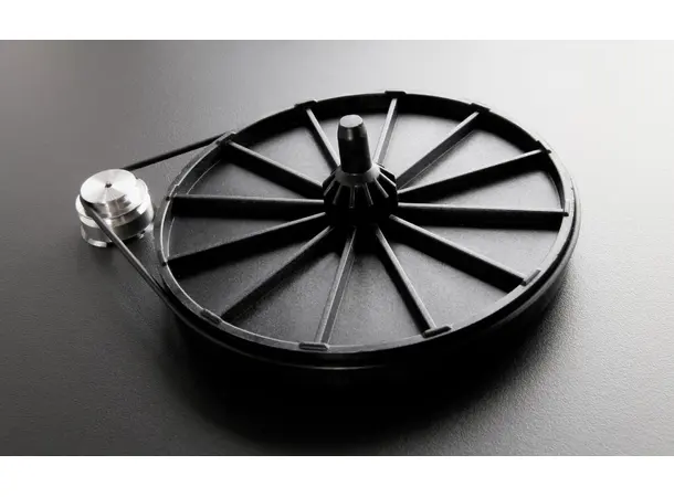 Rega Planar 1 Plus, Carbon, walnut RIAA-trinn, RB110 arm, EBLT drivrem 