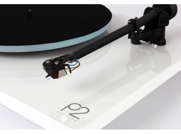 Rega Planar 2, Nd3 pickup, hvit Glasstallerken, RB220 arm, EBLT drivrem 
