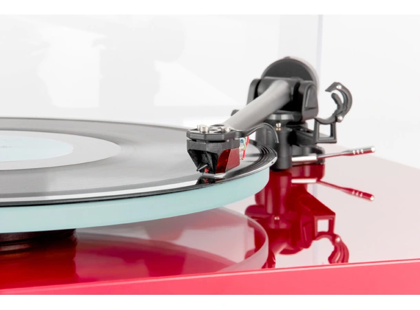 Rega Planar 2, Nd3 pickup, rød Glasstallerken, RB220 arm, EBLT drivrem 