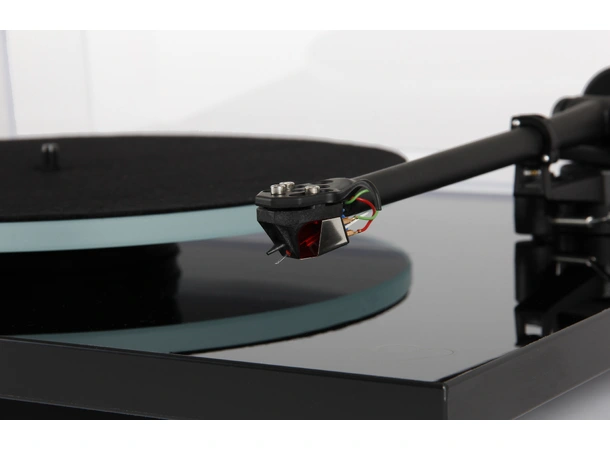 Rega Planar 2, Nd3 pickup, sort Glasstallerken, RB220 arm, EBLT drivrem 