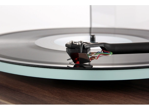 Rega Planar 2, Nd3 pickup, walnut Glasstallerken, RB220 arm, EBLT drivrem 