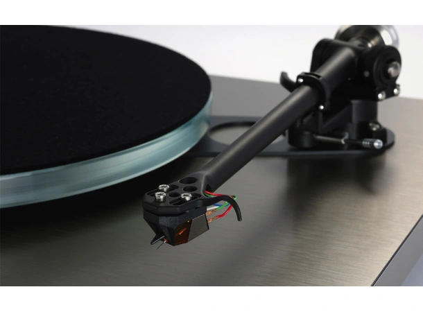 Rega Planar 6 RS, Nd9 pickup RB880 arm, doble drivremmer, NEO Mk2 PSU 