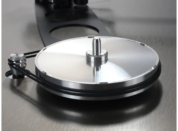 Rega Planar 6 RS, Nd9 pickup, Aluminium RB880 arm, doble drivremmer, NEO Mk2 PSU 