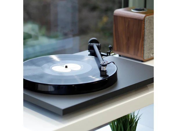 Rega Planar 1 Plus Green Grade Inkl. Riaa, Carbon pickup, RB110 arm 