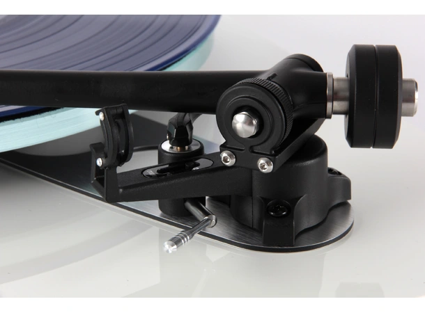Rega Planar 3, Nd3 pickup, hvit Glasstallerken, RB330 arm, EBLT drivrem 