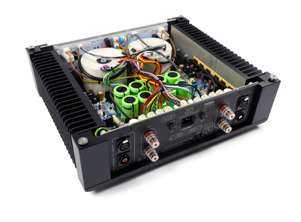 Rega Solis, effektforsterker 2x168 watt/2x305 watt (4/8 ohm), RCA/XLR 