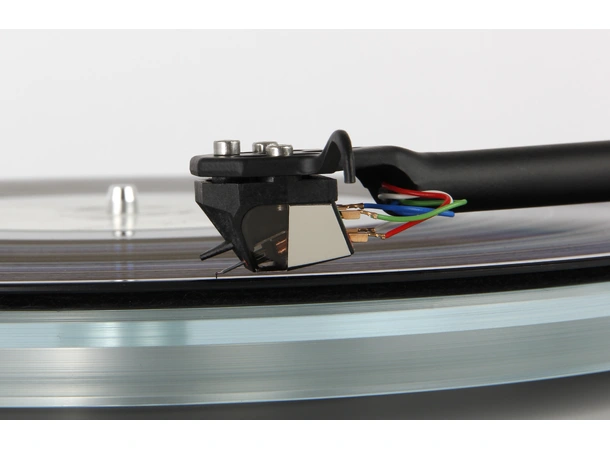 Rega Planar 6 Nd5 - hvit RB330 arm, NEO Mk2 PSU 