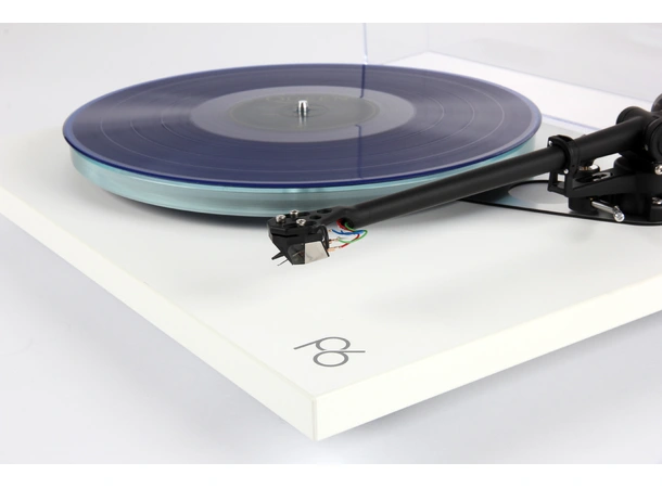 Rega Planar 6 Nd5 - hvit RB330 arm, NEO Mk2 PSU 