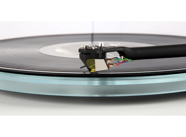 Rega Planar 6 Nd7 - hvit RB330 arm, NEO Mk2 PSU 