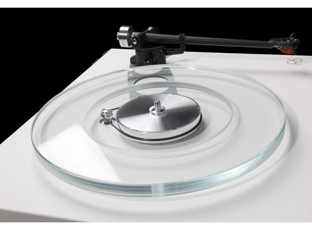 Rega Planar 6 - Hvit platespiller RB330 arm, NEO MK2 PSU, uten PU 