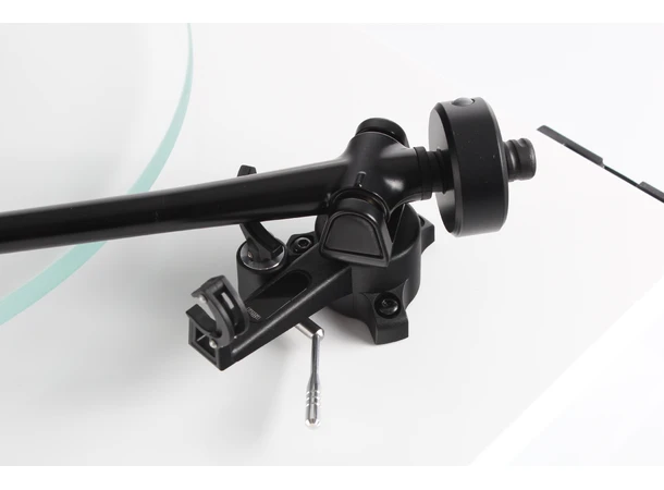 Rega Planar 2, Carbon pickup, White Glasstallerken, RB220 arm, EBLT drivrem 