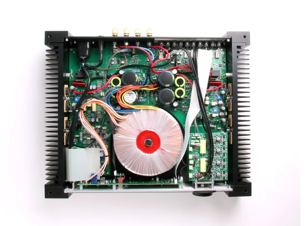 Rega Aethos, forsterker 2x125 watt, hodetelefon, fjernkontroll 